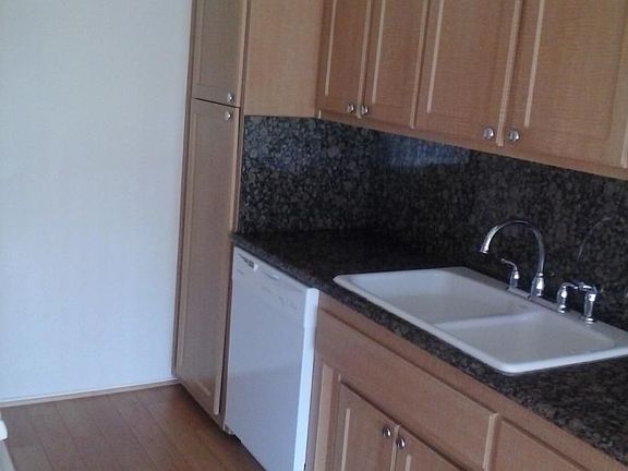 5th image of 547 N Flores St APT 6