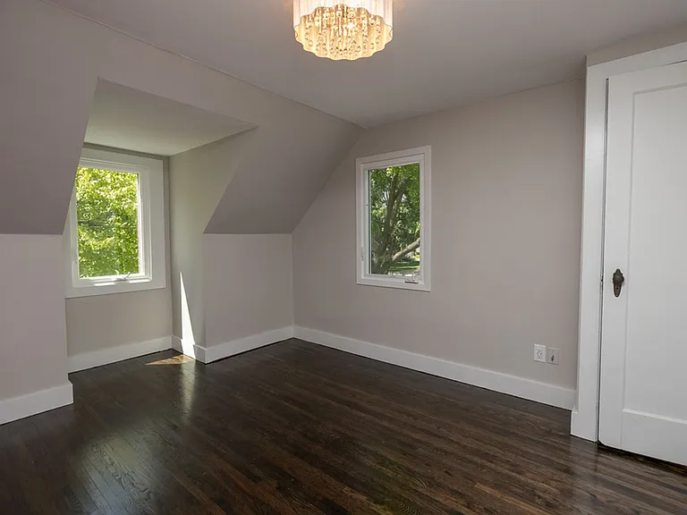 8 18th Ave SW — Photo 14