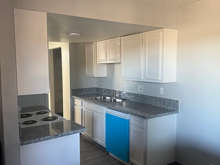 1437 Canyon Rd #21 — Photo 3