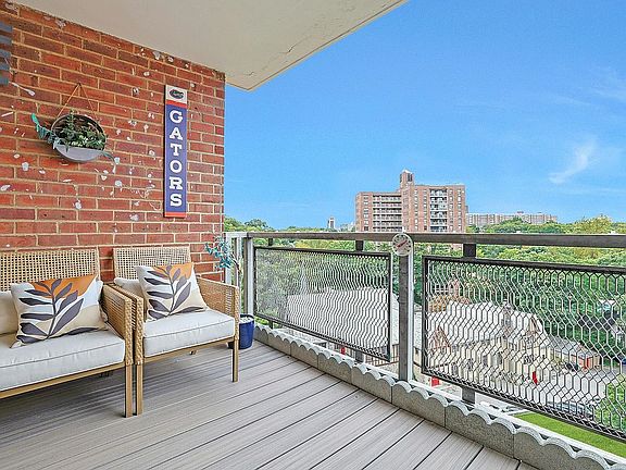 3rd image of 4901 Henry Hudson Pkwy W APT 10H
