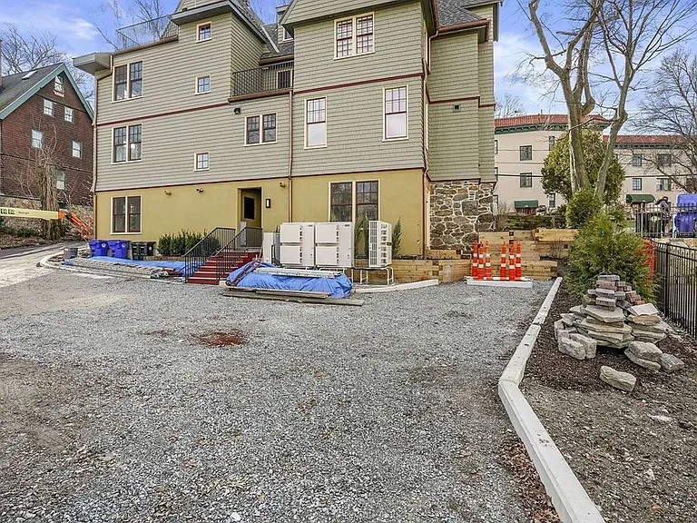 165 Winthrop Rd #D — Photo 40
