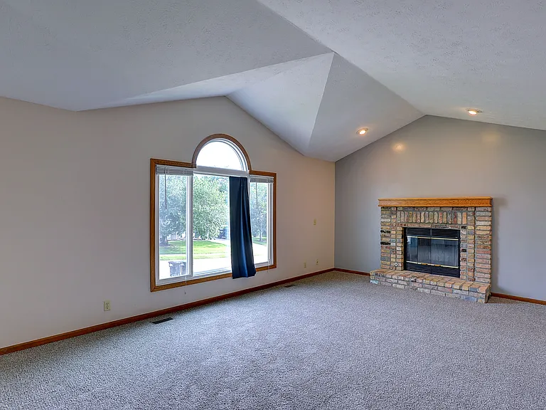 20213 Hopper St — Photo 4