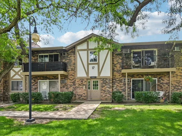 9S240 Lake Dr #17-207B, Willowbrook, IL 60527