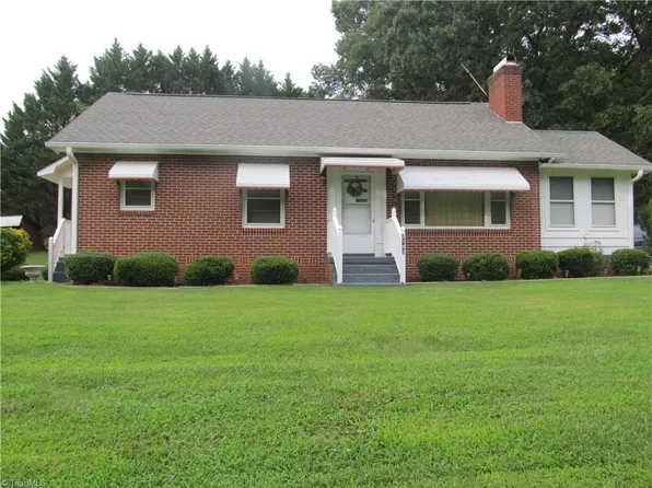 2193 Old Us Highway 52 S, Pilot Mtn, NC 27041