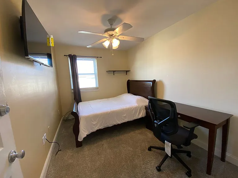 7416 Rhondda Dr #B — Photo 2
