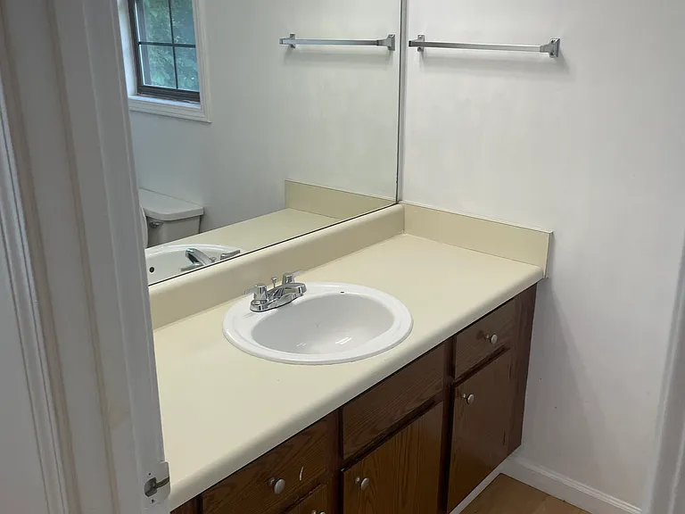 4475 Longley Ln — Photo 34