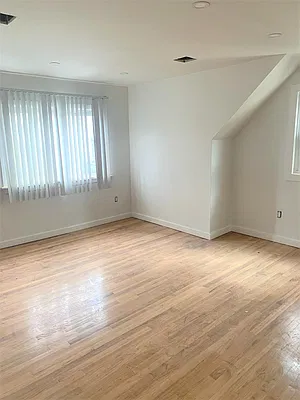 Rented by Virtual Real Estate | media 8