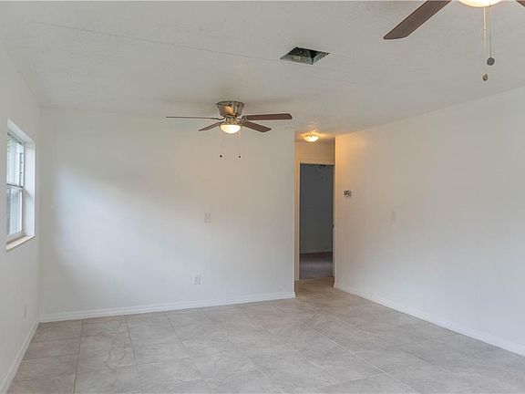 5th image of 10009 Lola St