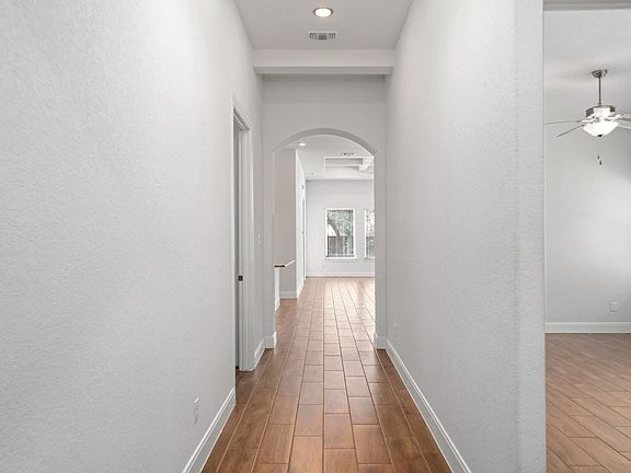 5th image of 530 Carriage House