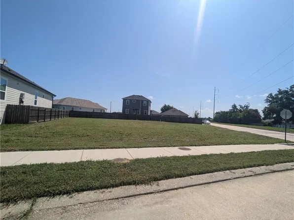 5081 Wright Rd, New Orleans, LA 70128