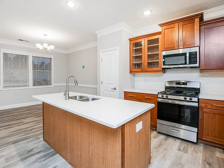 108 Heathwood Dr — Photo 9