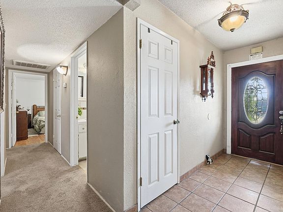 3rd image of 1090 Laurel Ln