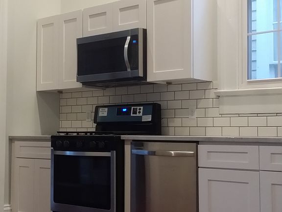 4th image of 2327 Laurel St