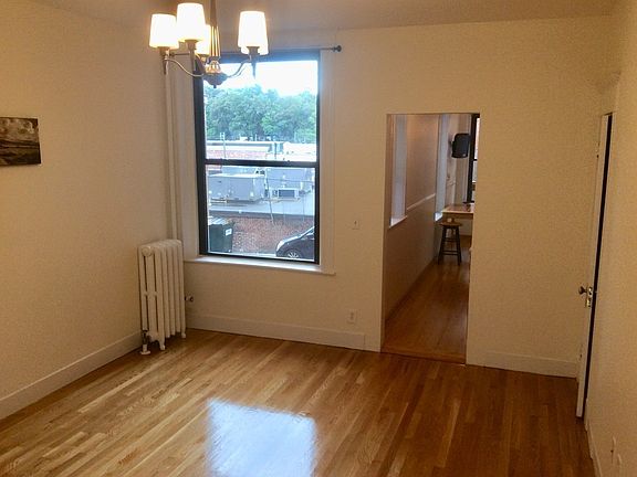 2nd image of 33-44 Orkney Rd