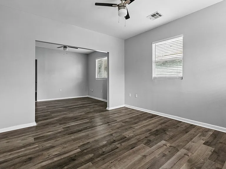 3540 Clermont Dr — Photo 3