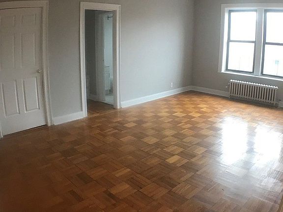 3rd image of 35 Tennis Ct APT 6B