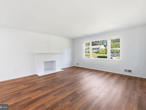 4th image of 8009 Gosport Ln