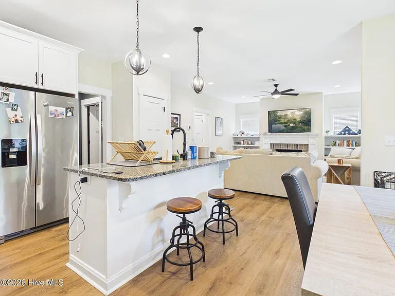 460 Clark St — Photo 8