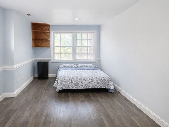 5th image of 513 Honeywood Ave #1