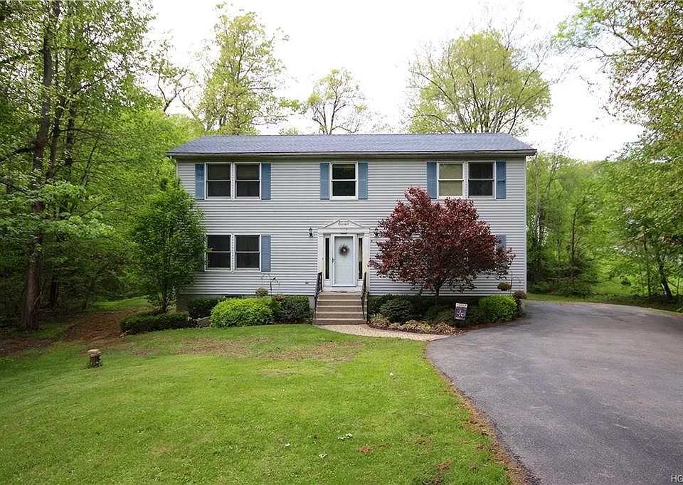 1st image of 32 Hillcrest Dr