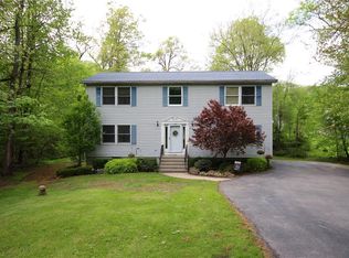 32 Hillcrest Dr, Salisbury Mills, NY 12577