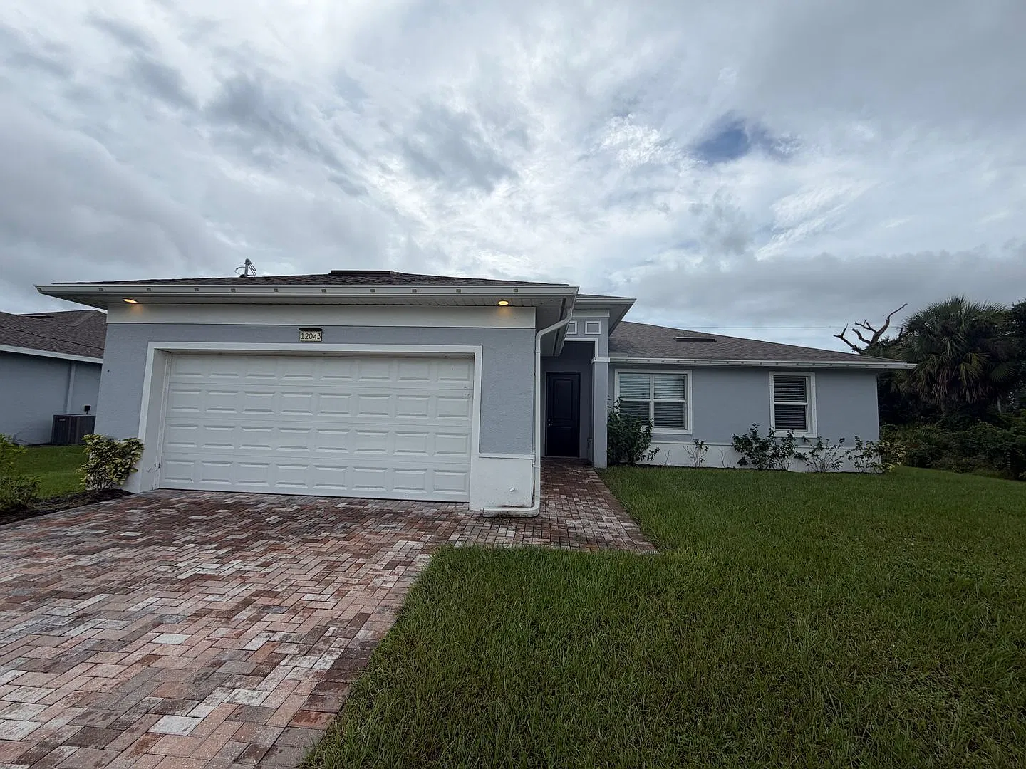 4 bed, 2.0 bath, 1914 sqft, $2,195 — Photo 2