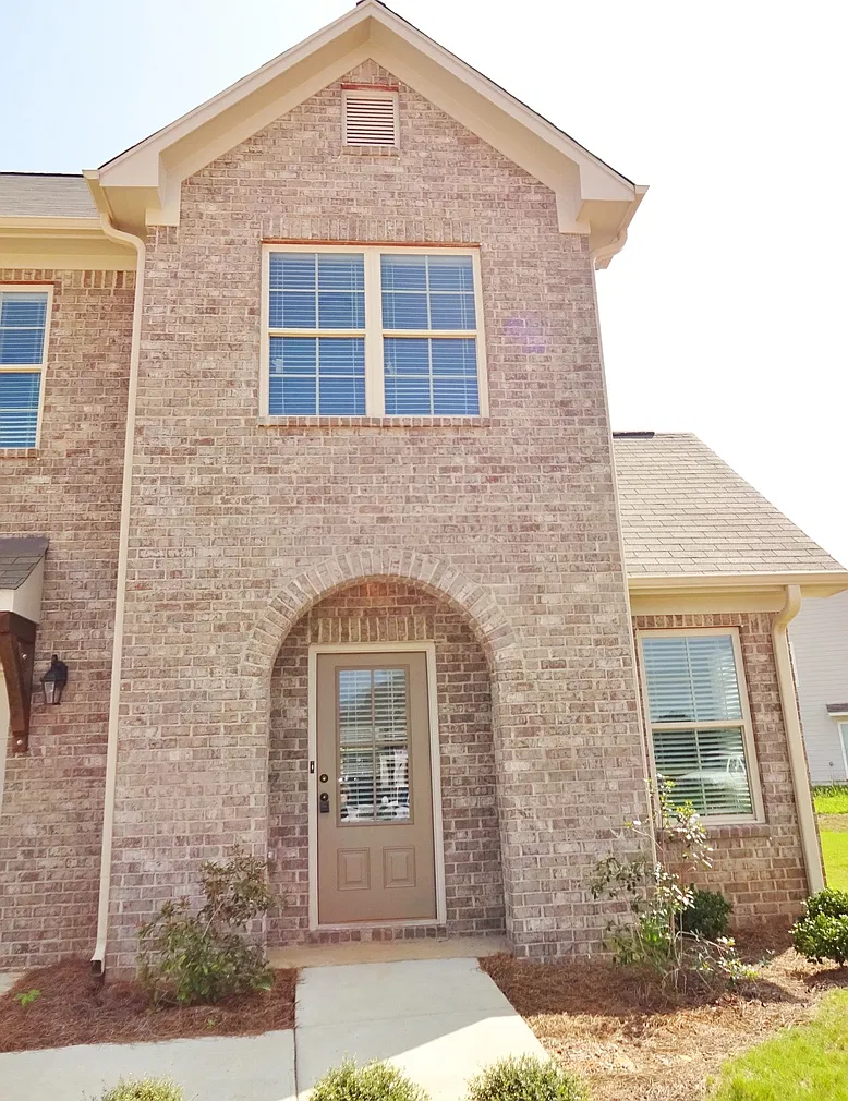 Spacious Home On Corner Lot For Rent In Calera! Coming Soon! — Photo 2