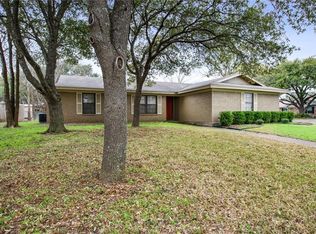 341 Travis Ln, Hewitt, TX 76643