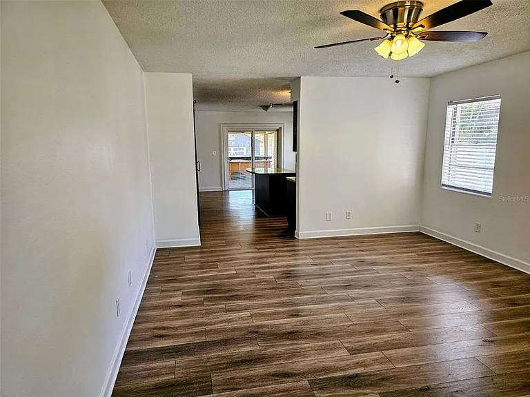 3128 W Varn Ave — Photo 22
