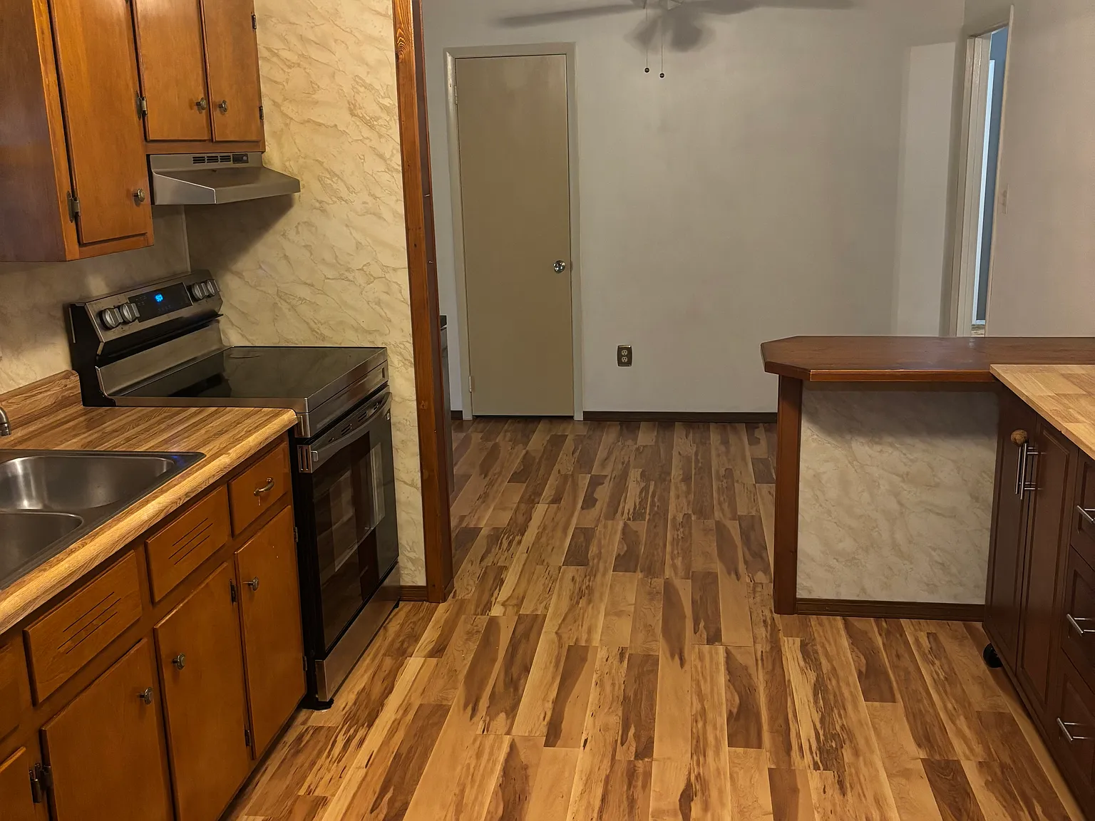 3 bed, 1470 sqft, $2,195 — Photo 4