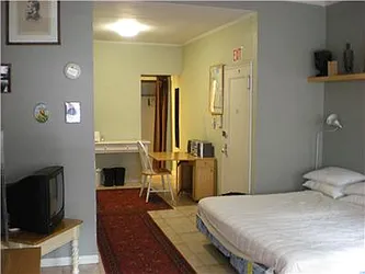 Rented by R New York