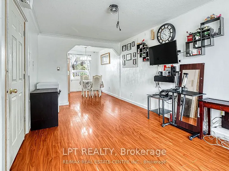 421 Saint Augustine Dr — Photo 9