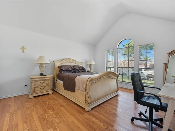 1422 Ross Dr, Lewisville, TX 75067