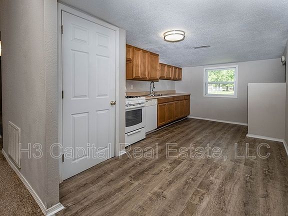3rd image of 4529 Walter Ave