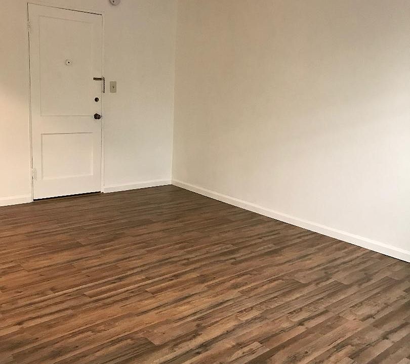 1st image of 4925 Beverly Blvd APT 4