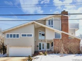 55 Luchon St, Lido Beach, NY 11561