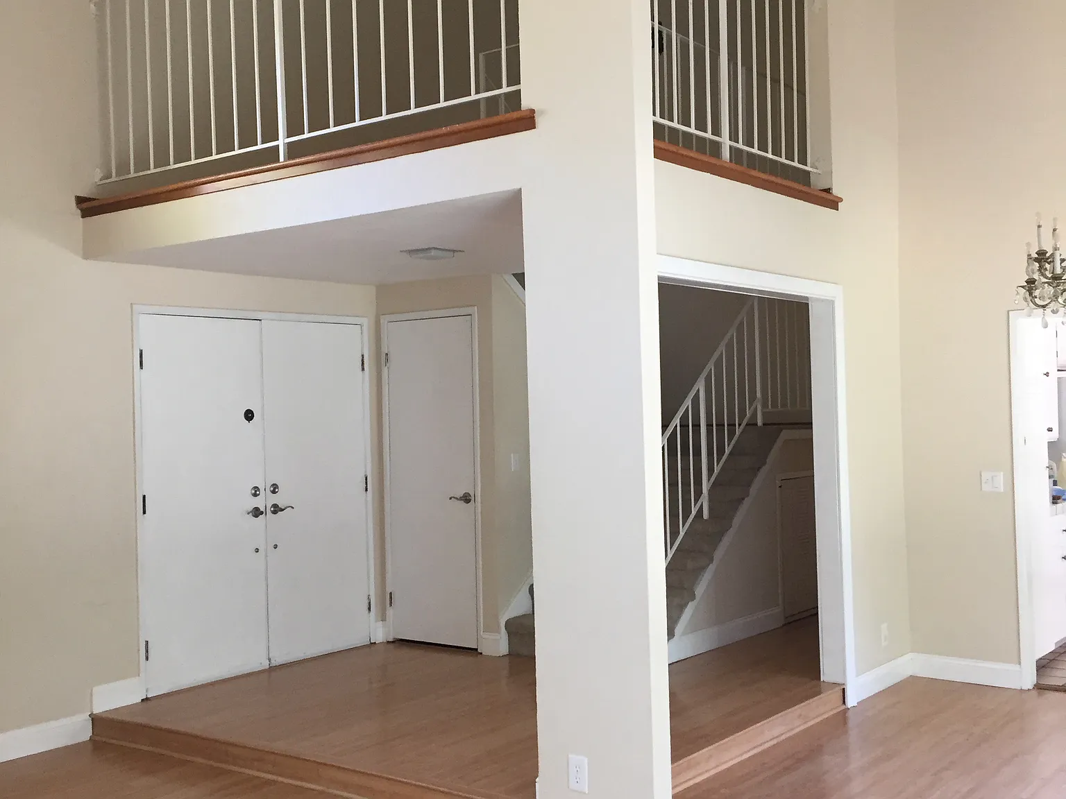 4 bed, 2400 sqft, $5,700 — Photo 3