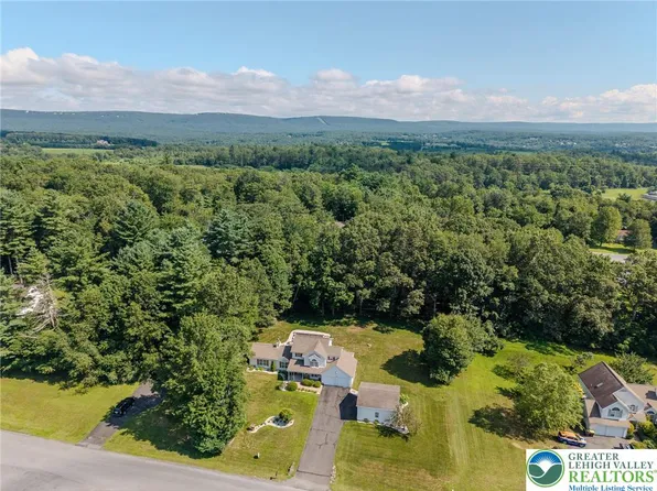 1609 Olympic Way, Effort, PA 18330