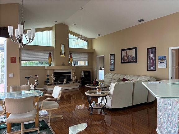 5th image of 4878 Sherbrook Dr
