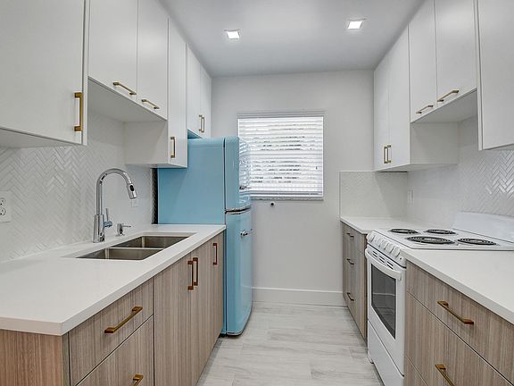 2nd image of 502 N H Street #1-4