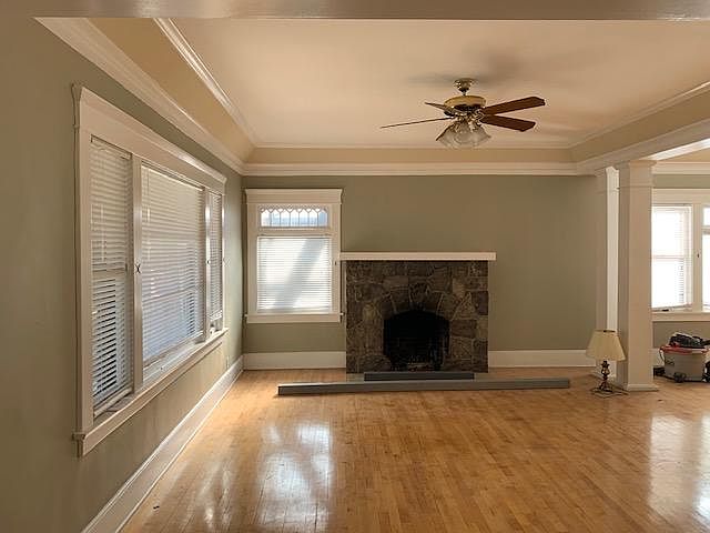 2nd image of 1121 N Los Robles Ave