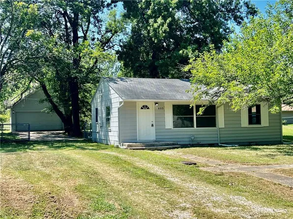 605 Fir St, Garden City, MO 64747