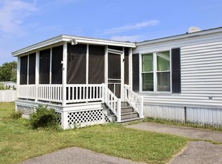 27 Tricia St, Seabrook, NH 03874