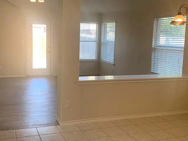 716 Mistymoor Ln — Photo 9