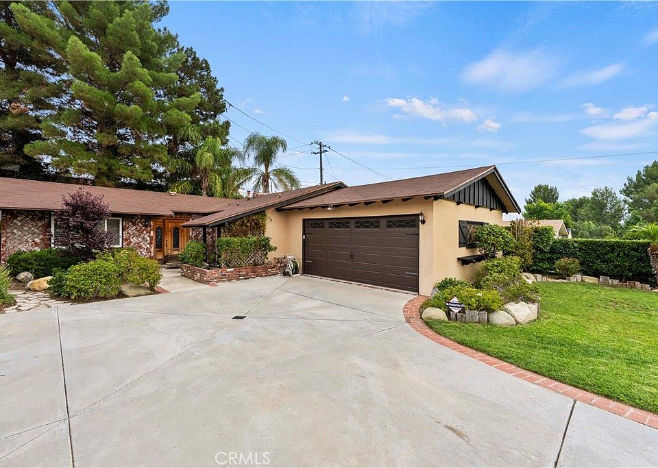 1st image of 28040 Aumond Ave