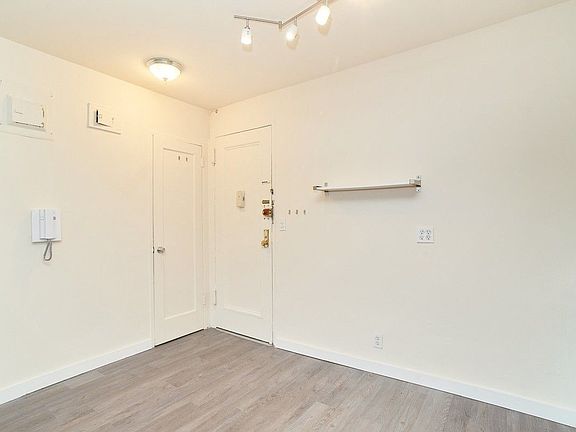 3rd image of 19 Hamilton Ter APT 2J