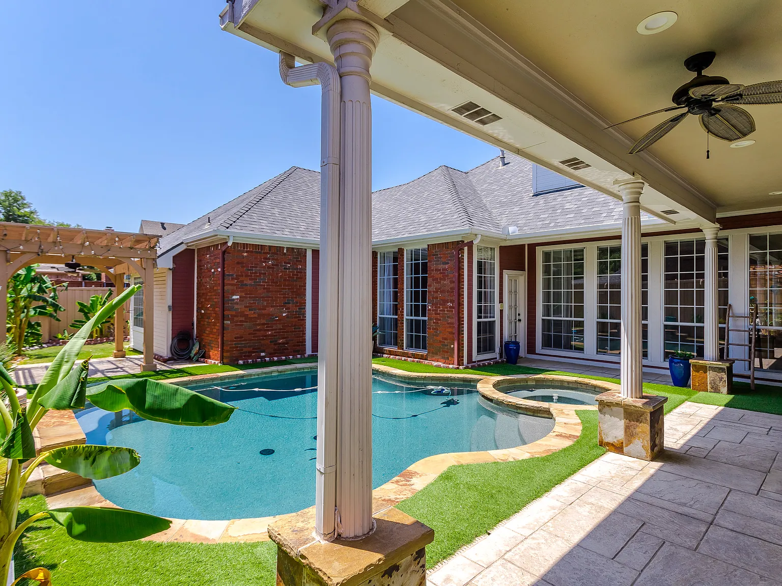 4 bed, 3.5 bath, 3279 sqft, $6,000 — Photo 1