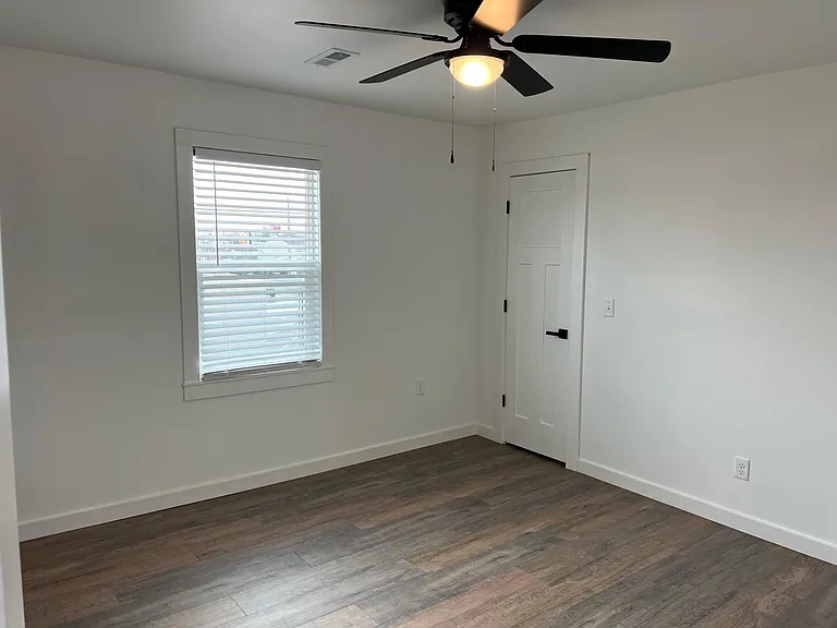 301 N Kentwood Ave — Photo 9