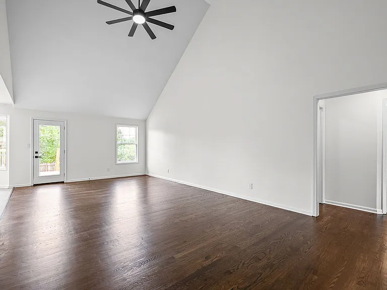 270 Harold Dr — Photo 6