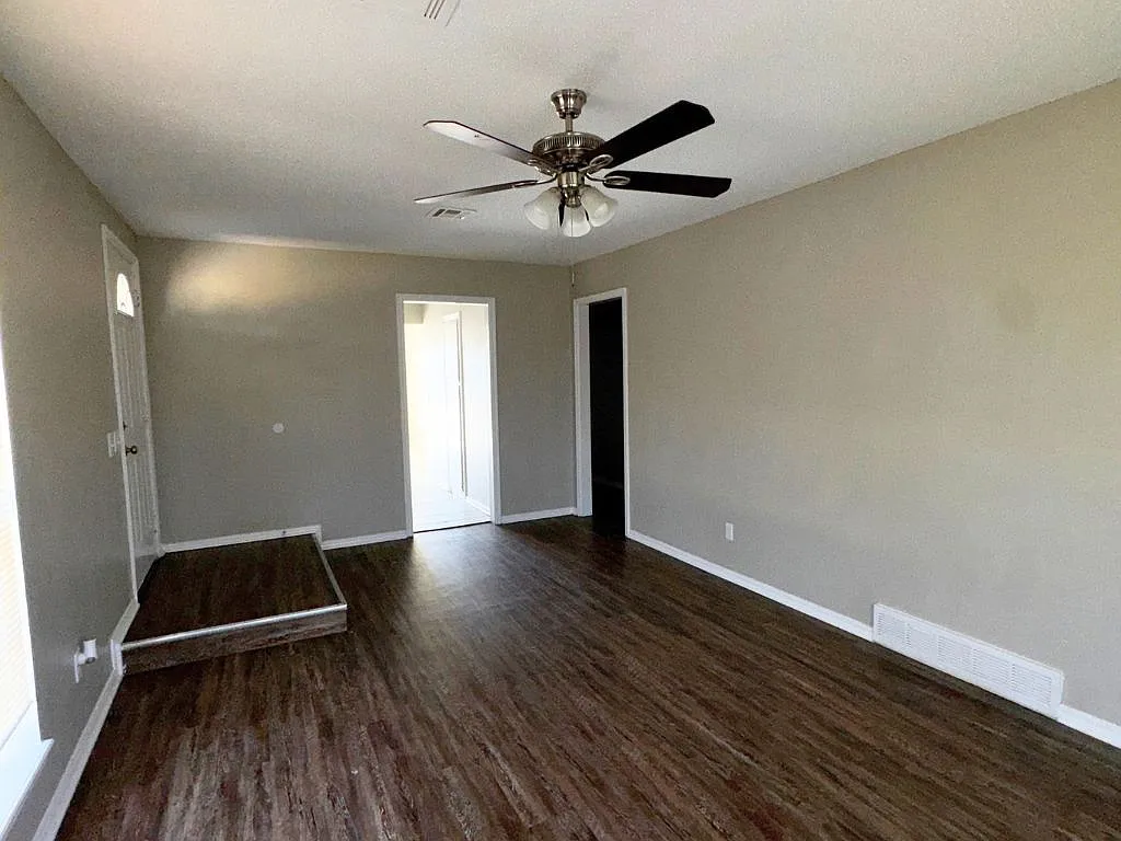 3128 Greenbrier Terr. Del City, OK 73115 — Photo 4